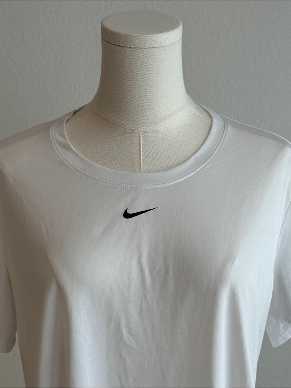 Nike White Cropped Crew T-Shirt with Black Swoosh - Picture 3 of 6